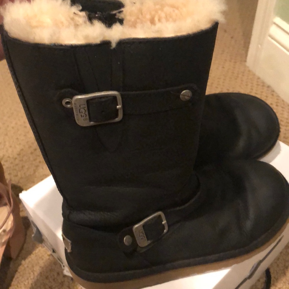 Kids Ugg boots Sutter, size 4, cute Moto-inspired.